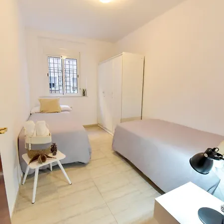 Daire Large Functional Apartment! Sevilla